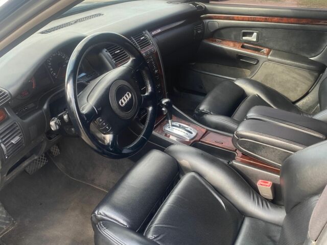 Ауді A8 2001 у Софіївська Борщагівка на Automoto.ua Сірий Ауді A8, об'ємом двигуна 3.7 л та пробігом 200 тис. км за 5000 $, фото 4 на Automoto.ua