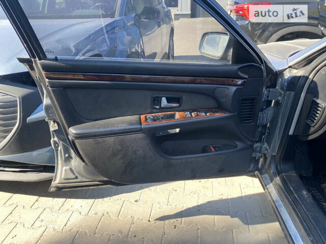 Сірий Ауді A8, об'ємом двигуна 3.3 л та пробігом 200 тис. км за 2600 $, фото 10 на Automoto.ua