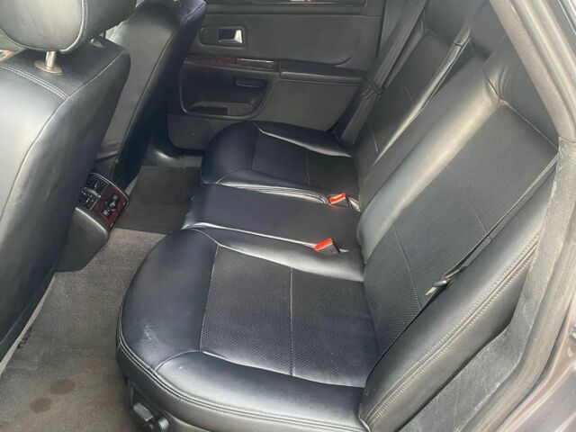 Серый Ауди А8, объемом двигателя 3.7 л и пробегом 200 тыс. км за 5000 $, фото 5 на Automoto.ua