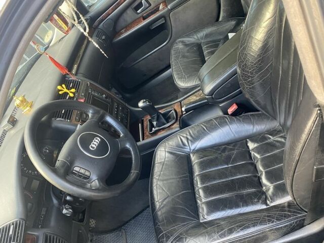 Сірий Ауді A8, об'ємом двигуна 2.5 л та пробігом 350 тис. км за 2460 $, фото 1 на Automoto.ua