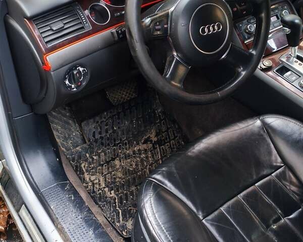 Серый Ауди А8, объемом двигателя 4.2 л и пробегом 375 тыс. км за 4200 $, фото 6 на Automoto.ua