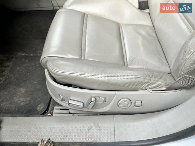 Сірий Ауді A8, об'ємом двигуна 4.17 л та пробігом 564 тис. км за 6000 $, фото 32 на Automoto.ua