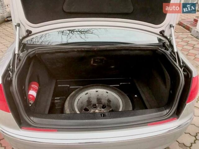 Серый Ауди А8, объемом двигателя 3.9 л и пробегом 396 тыс. км за 7600 $, фото 19 на Automoto.ua