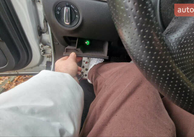 Серый Ауди А8, объемом двигателя 4.2 л и пробегом 183 тыс. км за 5000 $, фото 9 на Automoto.ua