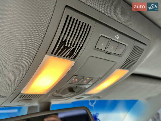 Сірий Ауді A8, об'ємом двигуна 4.17 л та пробігом 564 тис. км за 6000 $, фото 43 на Automoto.ua