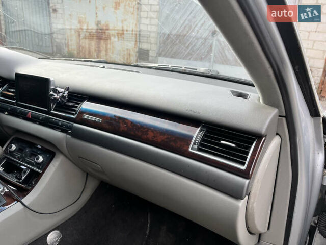 Сірий Ауді A8, об'ємом двигуна 4.17 л та пробігом 564 тис. км за 6000 $, фото 22 на Automoto.ua