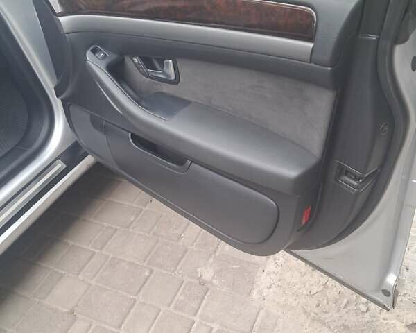 Сірий Ауді A8, об'ємом двигуна 2.98 л та пробігом 300 тис. км за 6700 $, фото 15 на Automoto.ua