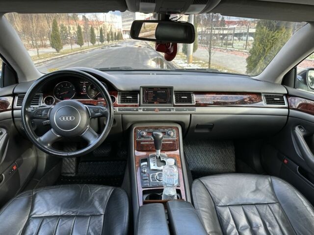 Сірий Ауді A8, об'ємом двигуна 4.2 л та пробігом 190 тис. км за 8400 $, фото 9 на Automoto.ua