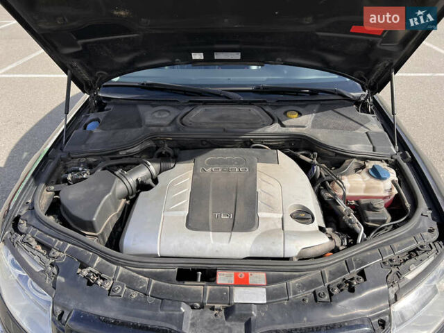 Серый Ауди А8, объемом двигателя 2.97 л и пробегом 325 тыс. км за 7500 $, фото 10 на Automoto.ua