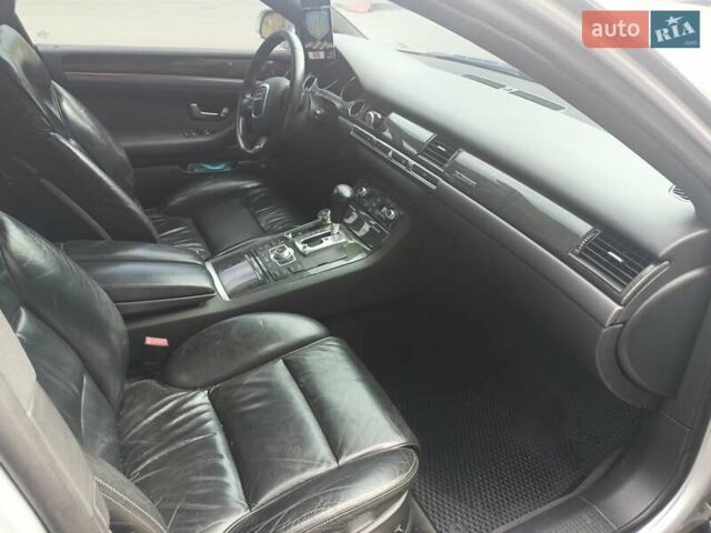 Серый Ауди А8, объемом двигателя 3 л и пробегом 218 тыс. км за 6000 $, фото 3 на Automoto.ua