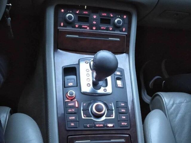 Серый Ауди А8, объемом двигателя 4.2 л и пробегом 242 тыс. км за 4300 $, фото 17 на Automoto.ua