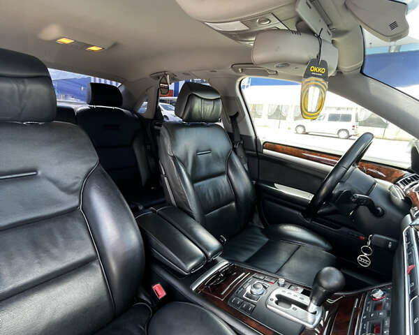 Сірий Ауді A8, об'ємом двигуна 2.97 л та пробігом 304 тис. км за 8700 $, фото 20 на Automoto.ua