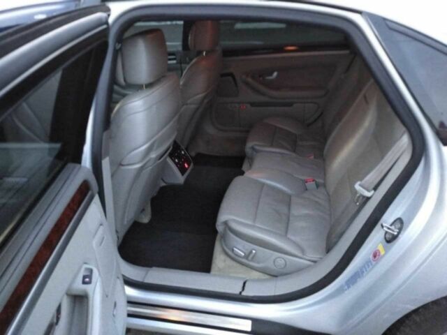 Серый Ауди А8, объемом двигателя 4.2 л и пробегом 242 тыс. км за 4300 $, фото 11 на Automoto.ua