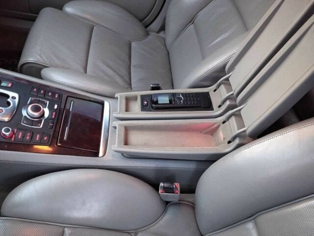 Серый Ауди А8, объемом двигателя 4.2 л и пробегом 242 тыс. км за 4300 $, фото 18 на Automoto.ua