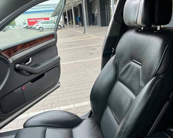 Серый Ауди А8, объемом двигателя 3 л и пробегом 392 тыс. км за 10500 $, фото 7 на Automoto.ua