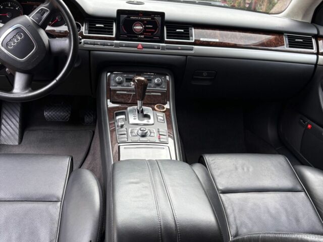 Серый Ауди А8, объемом двигателя 3 л и пробегом 311 тыс. км за 10000 $, фото 10 на Automoto.ua