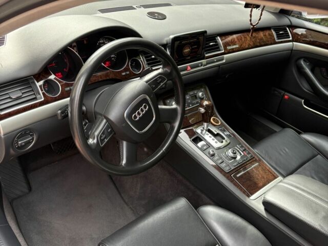 Серый Ауди А8, объемом двигателя 3 л и пробегом 311 тыс. км за 10000 $, фото 7 на Automoto.ua