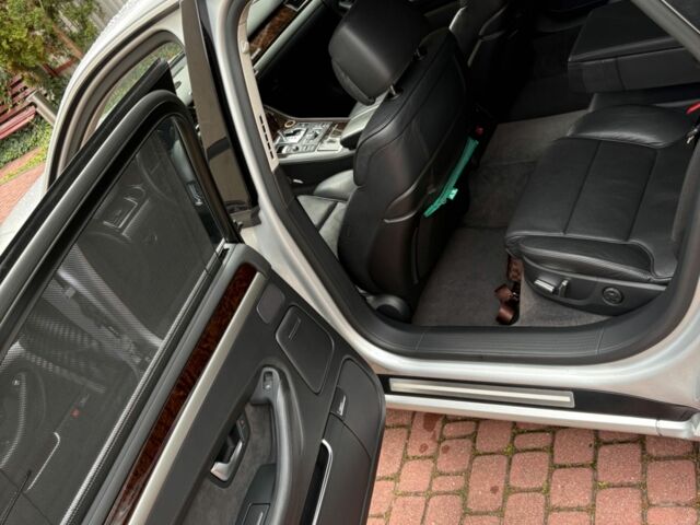 Серый Ауди А8, объемом двигателя 3 л и пробегом 311 тыс. км за 10000 $, фото 8 на Automoto.ua