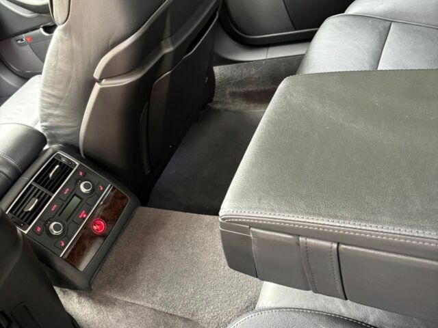 Серый Ауди А8, объемом двигателя 3 л и пробегом 311 тыс. км за 10000 $, фото 16 на Automoto.ua