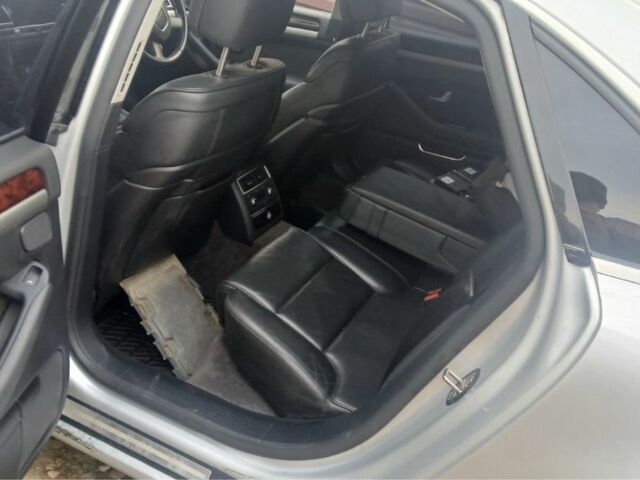 Серый Ауди А8, объемом двигателя 3 л и пробегом 170 тыс. км за 4633 $, фото 4 на Automoto.ua