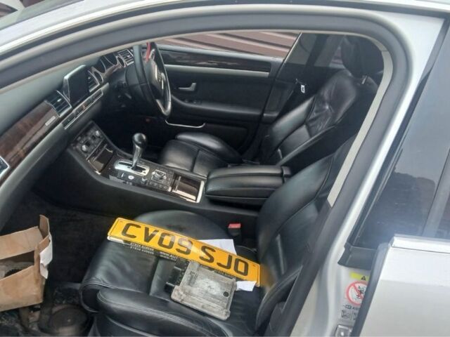 Серый Ауди А8, объемом двигателя 3 л и пробегом 170 тыс. км за 4633 $, фото 5 на Automoto.ua