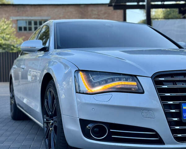 Сірий Ауді A8, об'ємом двигуна 4.13 л та пробігом 266 тис. км за 17900 $, фото 12 на Automoto.ua