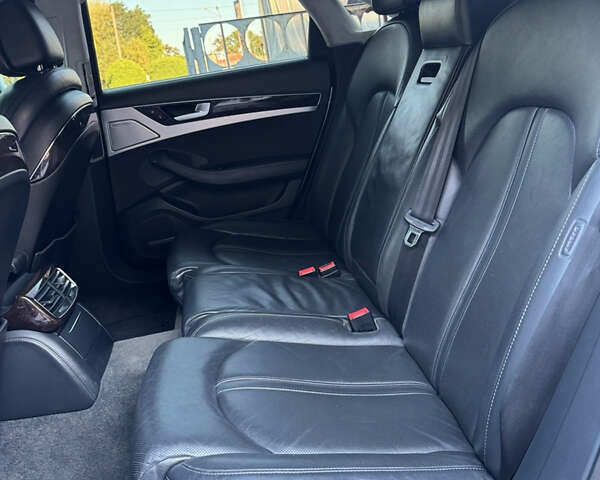Сірий Ауді A8, об'ємом двигуна 4.13 л та пробігом 266 тис. км за 17900 $, фото 33 на Automoto.ua