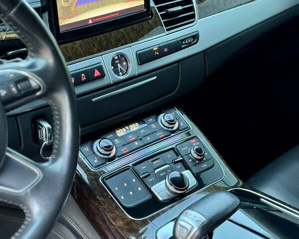 Сірий Ауді A8, об'ємом двигуна 4.13 л та пробігом 266 тис. км за 17900 $, фото 24 на Automoto.ua
