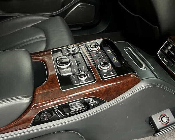 Серый Ауди А8, объемом двигателя 3 л и пробегом 147 тыс. км за 19900 $, фото 26 на Automoto.ua