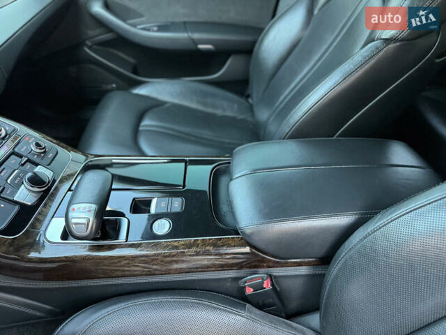 Сірий Ауді A8, об'ємом двигуна 4.13 л та пробігом 266 тис. км за 17900 $, фото 30 на Automoto.ua