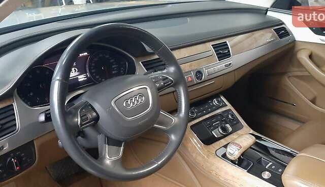 Сірий Ауді A8, об'ємом двигуна 6.3 л та пробігом 170 тис. км за 30000 $, фото 2 на Automoto.ua