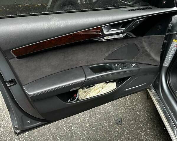 Серый Ауди А8, объемом двигателя 3 л и пробегом 193 тыс. км за 10400 $, фото 27 на Automoto.ua