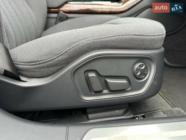 Серый Ауди А8, объемом двигателя 3 л и пробегом 249 тыс. км за 10800 $, фото 15 на Automoto.ua