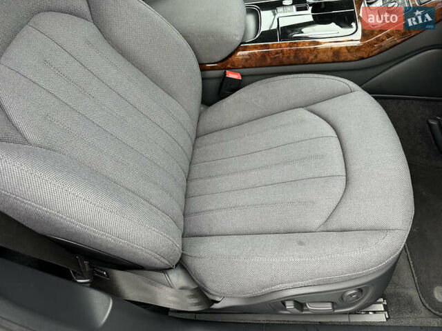 Серый Ауди А8, объемом двигателя 3 л и пробегом 249 тыс. км за 10800 $, фото 16 на Automoto.ua