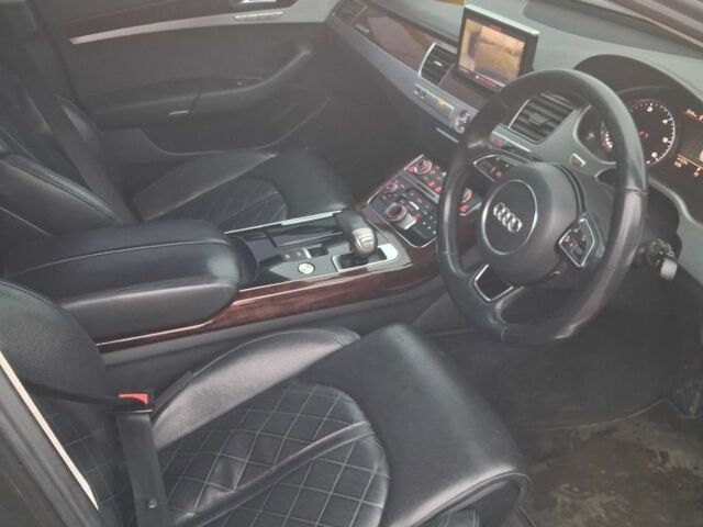 Сірий Ауді A8, об'ємом двигуна 3 л та пробігом 180 тис. км за 9189 $, фото 5 на Automoto.ua