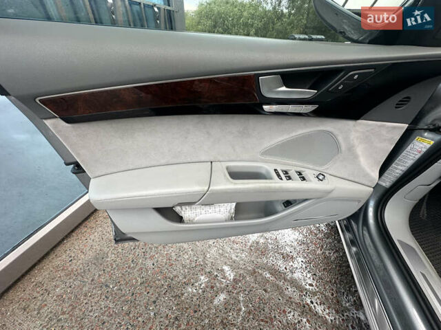 Серый Ауди А8, объемом двигателя 3 л и пробегом 198 тыс. км за 19999 $, фото 14 на Automoto.ua