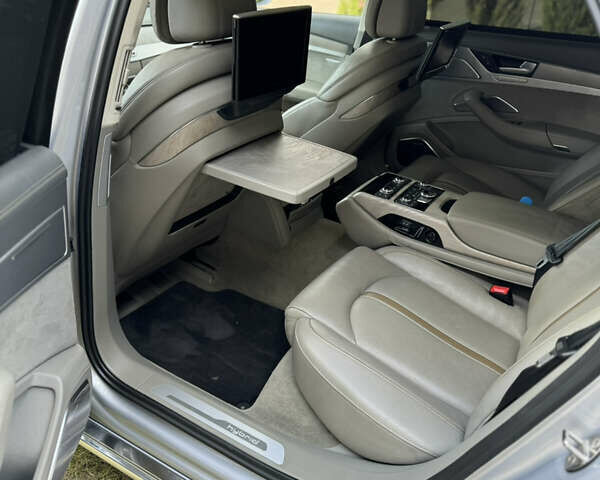 Сірий Ауді A8, об'ємом двигуна 1.98 л та пробігом 169 тис. км за 28900 $, фото 12 на Automoto.ua