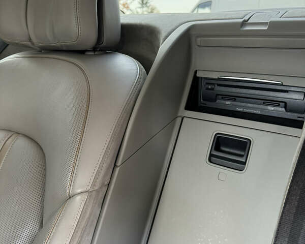 Сірий Ауді A8, об'ємом двигуна 1.98 л та пробігом 169 тис. км за 28900 $, фото 16 на Automoto.ua