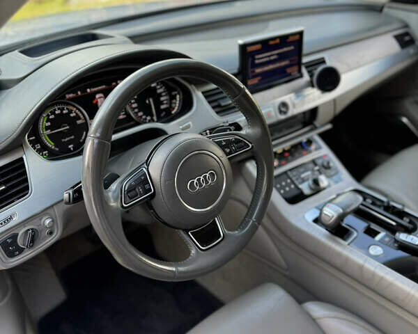 Сірий Ауді A8, об'ємом двигуна 1.98 л та пробігом 169 тис. км за 28900 $, фото 20 на Automoto.ua