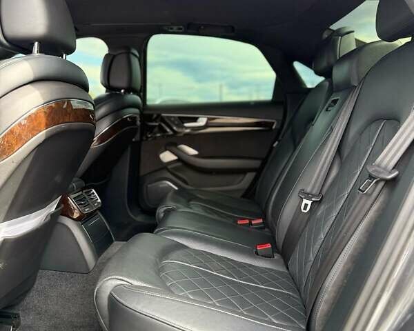 Сірий Ауді A8, об'ємом двигуна 3 л та пробігом 240 тис. км за 29500 $, фото 3 на Automoto.ua