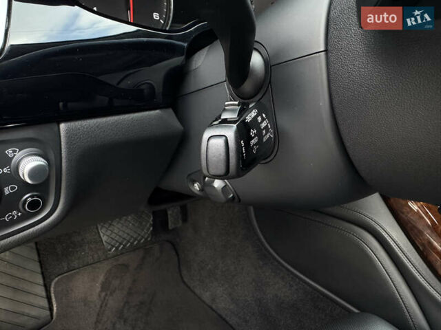 Ауді A8 2014 у Бердичеве на Automoto.ua Сірий Ауді A8, об'ємом двигуна 4.2 л та пробігом 239 тис. км за 34500 $, фото 39 на Automoto.ua