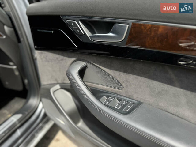 Сірий Ауді A8, об'ємом двигуна 3 л та пробігом 245 тис. км за 18490 $, фото 30 на Automoto.ua