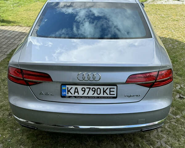 Сірий Ауді A8, об'ємом двигуна 1.98 л та пробігом 169 тис. км за 28900 $, фото 4 на Automoto.ua