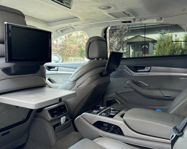 Сірий Ауді A8, об'ємом двигуна 1.98 л та пробігом 169 тис. км за 28900 $, фото 17 на Automoto.ua