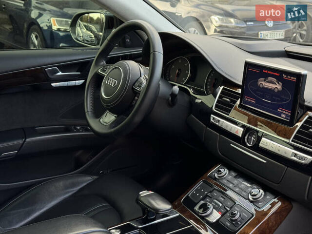 Ауді A8 2014 у Бердичеве на Automoto.ua Сірий Ауді A8, об'ємом двигуна 4.2 л та пробігом 239 тис. км за 34500 $, фото 29 на Automoto.ua