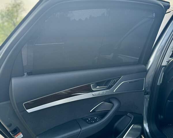 Серый Ауди А8, объемом двигателя 4.13 л и пробегом 219 тыс. км за 29599 $, фото 40 на Automoto.ua