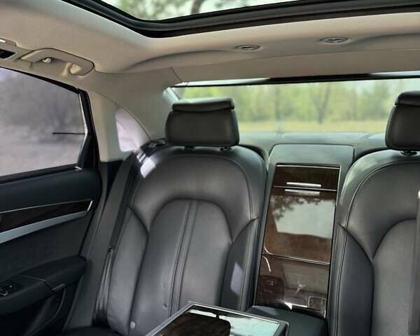 Серый Ауди А8, объемом двигателя 4.13 л и пробегом 219 тыс. км за 29599 $, фото 43 на Automoto.ua