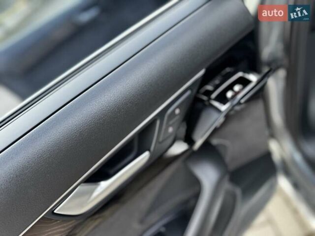 Сірий Ауді A8, об'ємом двигуна 3 л та пробігом 159 тис. км за 29950 $, фото 88 на Automoto.ua