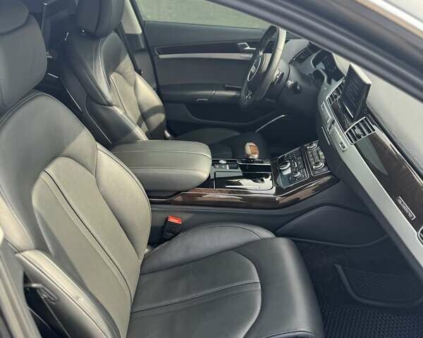 Серый Ауди А8, объемом двигателя 4.13 л и пробегом 219 тыс. км за 29599 $, фото 48 на Automoto.ua