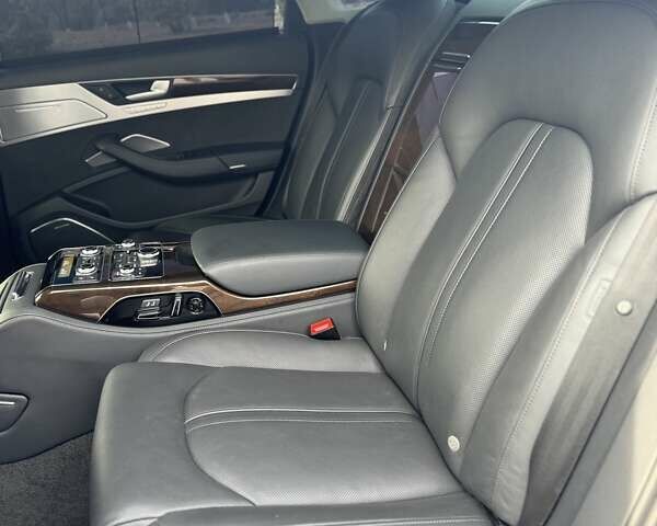 Серый Ауди А8, объемом двигателя 4.13 л и пробегом 219 тыс. км за 29599 $, фото 41 на Automoto.ua